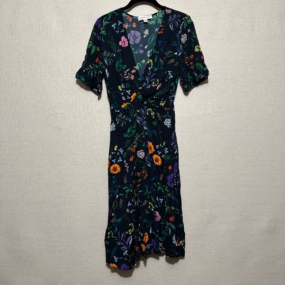 Amour Vert Dresses & Skirts - Amour Vert Floral Front Twist Dress - size S